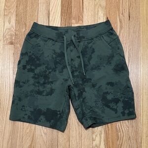 lululemon athletica Dark Green Patterned Shorts size, large, like new condition